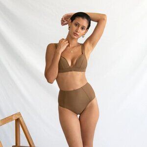 Galamaar Neeve Contour top and High Bottom in Taupe EUC L